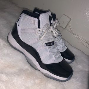 ***(SOLD/UNAVAILABLE)**Retro Jordan 11 concords (P